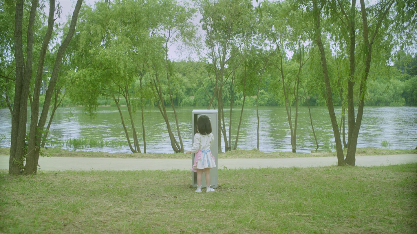 LE SSERAFIM - Swan Song MV 01