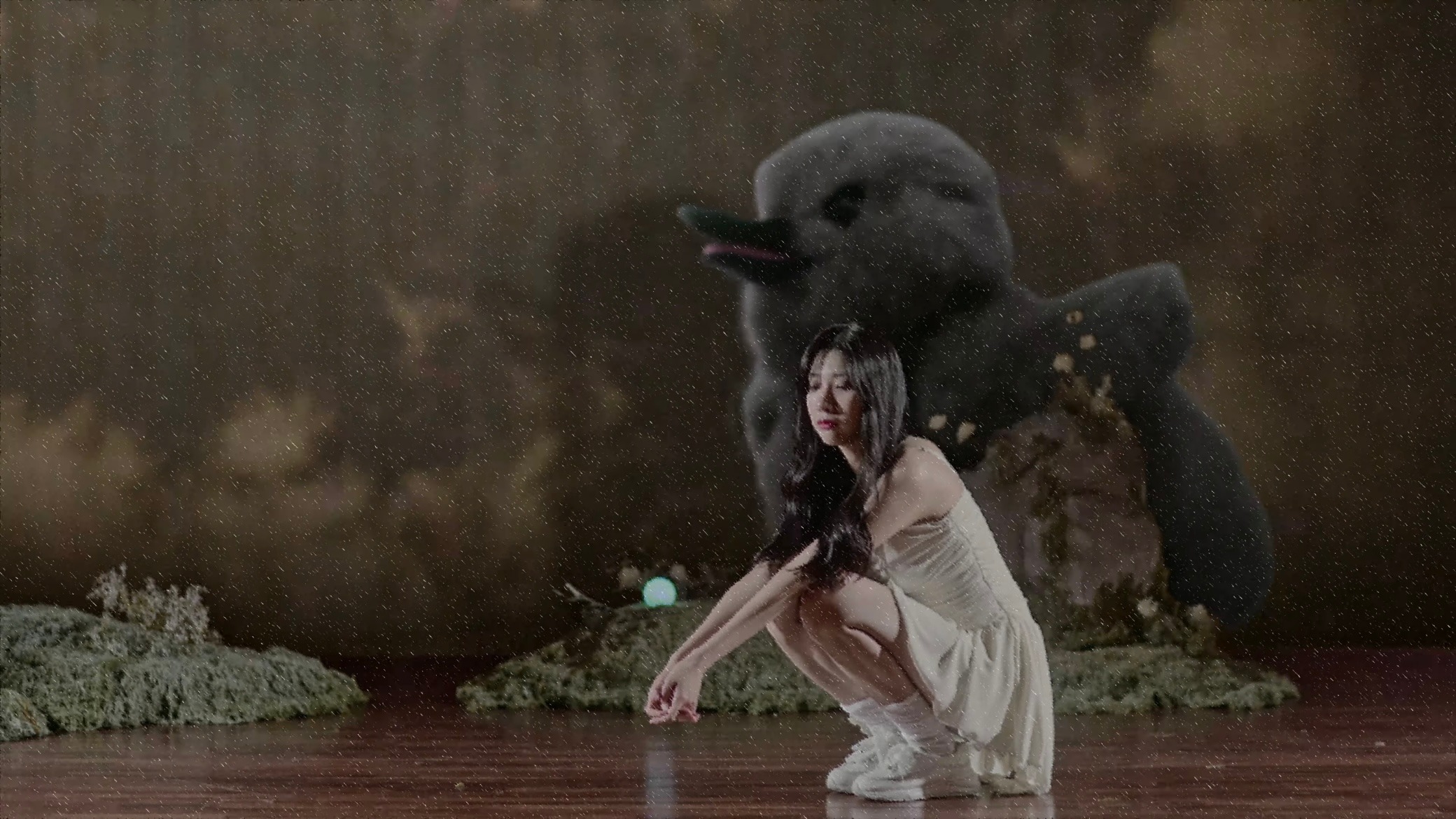 LE SSERAFIM - Swan Song MV 05